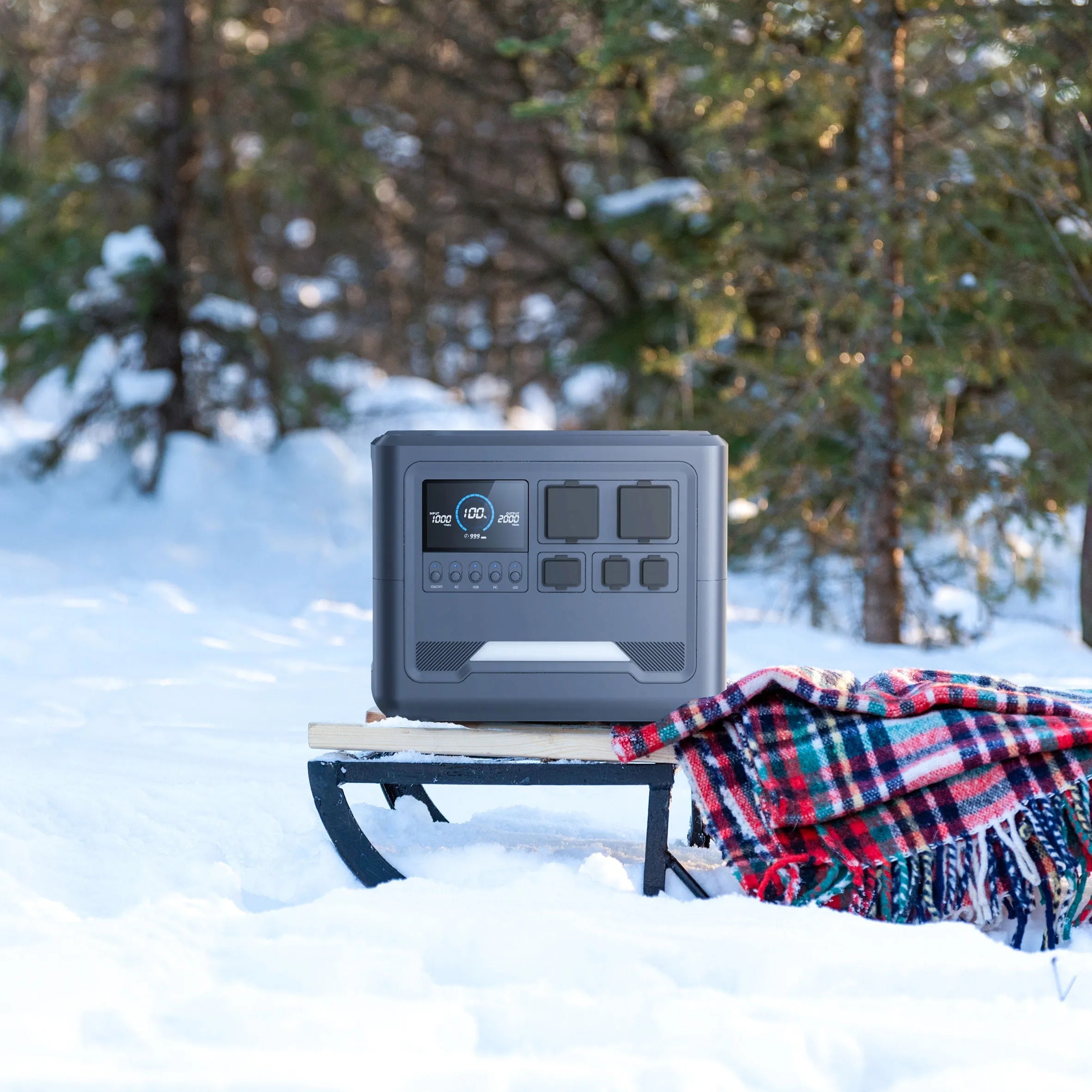 iFORWAY 1024Wh portable power station featuring an ultra-safe LiFePO4 battery, ideal for weekend camping 