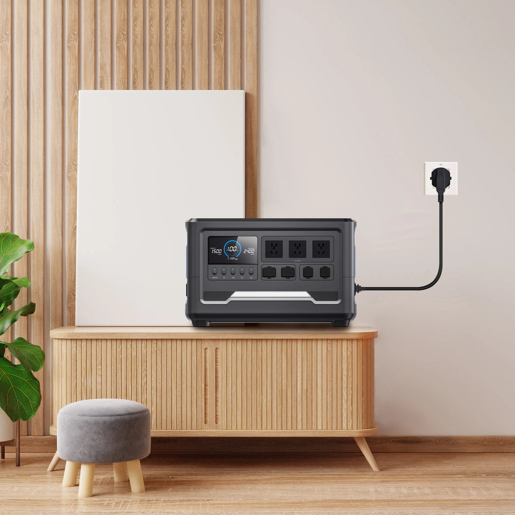 iFORWAY high-capacity home battery featuring industry-leading fast AC charging technology, fully recharging in just two hours.